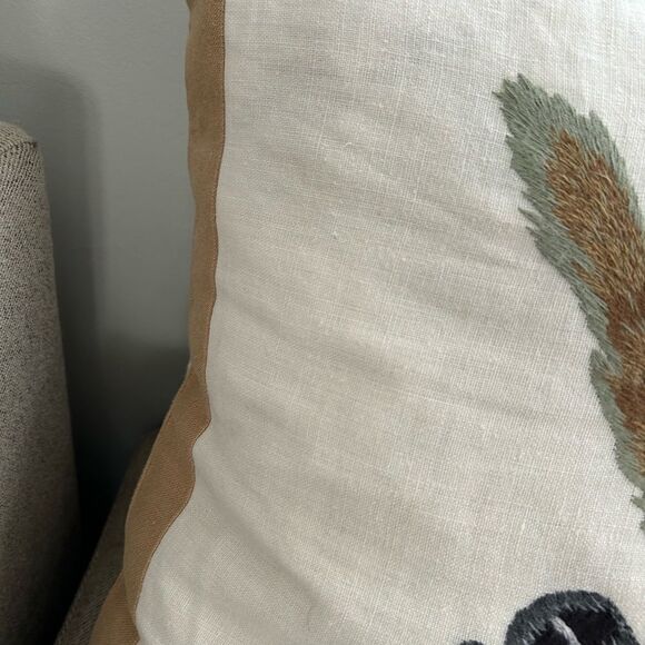 Kuk-May Rare feather Hand Embroidered Linen 20” pillows with down inserts - Picture 5 of 9